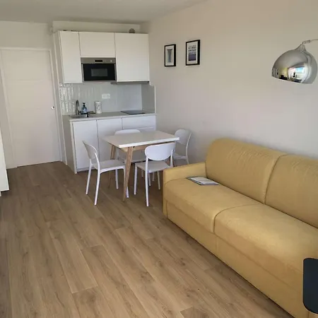Apartment En Front De Mer, Quartier Calme, Parking Prive - Fr-1-328-152 *